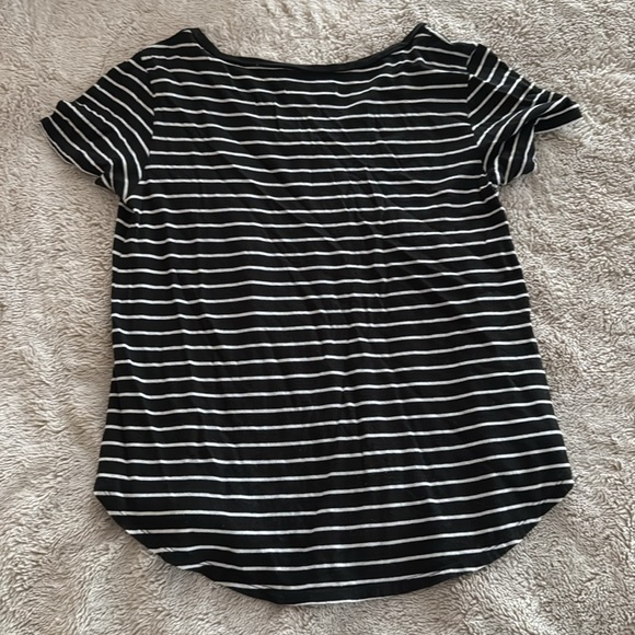 Abercrombie & Fitch Black and White Striped V-Neck - Picture 5 of 5